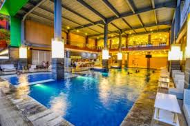 Kolam renang yang ada di grand paradise hotel sangat unik karena hampir mirip dengan wahana permainan air mini. Hotel Dekat Stasiun Bandung Dengan Fasilitas Kolam Renang Blog Hotel Bobobox Indonesia