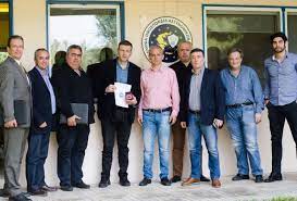 Στη δέσμευση ότι θα παγώσει για μία τριετία το ύψος των ασφαλιστικών εισφορών προς τον οαεε προχώρησε, την πέμπτη, ο διοικητής του ταμείου των ελευθέρων επαγγελματιών, γεράσιμος βουδούρης. Me Toys Syndikalistes Twn Swmatwn Asfaleias Synanth8hke O Apostolos Gkletsos