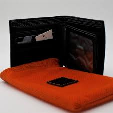 Compra en línea camisas, pantalones, camisetas, zapatos y accesorios para hombre, mujer y niños. Arturo Calle Accessories Arturo Calle Billeteras Bifold Wallet Poshmark