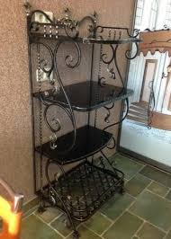 رفوف في المطبخ 124 صورة مطبخ منزلق على الحائط بدلا من الخزائن الداخلية الحقيقية مصنوع من الخشب على طراز بروفانس