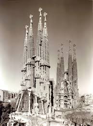 Näytä lisää sivusta basílica de la sagrada família facebookissa. La Sagrada Familia On Twitter Today We Bring You A Comparison Of The Sagrada Familia In 1976 And In 2020