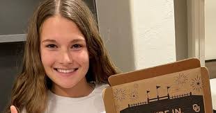 Lauren Vanhorn's Instagram, Twitter & Facebook