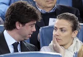 İşte andrea agnelli hakkındaki detaylar… i̇talyan işadamı andrea agnelli i̇talyan futbol kulübü juventus f.c.'nin başkanıdır. Andrea Agnelli Y Deniz Akalin Conquistaron A Cristiano Y Georgina Con Su Carisma