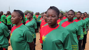 Au Burkina Faso, l'immersion patriotique obligatoire pour les nouveaux  bacheliers a pris fin. Pendant un mois, près de 60 000 élèves ont été  formés aux questions de civisme, de patriotisme et de