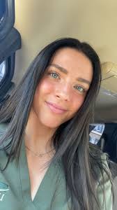 What colors to wear with dark brown hair?