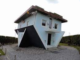 Wer mit der bahn anreisen möchte (das geht tatsächlich), kann an der station „trassenheide aussteigen und 400 meter gehen. Das Umgedrehte Haus Welt Steht Kopf In Trassenheide Usedom Deutschland Mal Anders