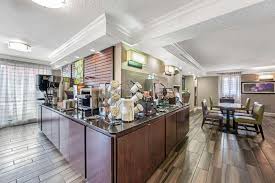 This hotel is 13 miles from the vizcaya museum and gardens and 20 minutes' drive from the miami seaquarium. Hotel La Quinta Inn Miami Airport North Miami International Airport Miami Fl Hotelopia