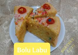 422 resep bolu labu ala rumahan yang mudah dan enak dari komunitas memasak terbesar dunia! 12 Bahan Bikin Bolu Labu Kuning Lembut Bisa Dikukus Atau Di Oven Yang Enak Cookandrecipe Com