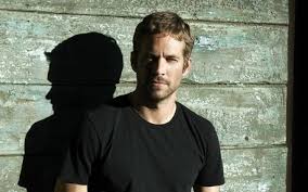 Certes, paul walker n'était pas encore reconnu pour la finesse de son jeu, mais principalement parce que la saga fast and furious, qui l'a rendu célèbre, ne lui paul walker a voulu mener une vie à 100 à l'heure et il s'y est brûlé les ailes. Paul Walker N Est Pas Mort Sur Le Coup 1 1