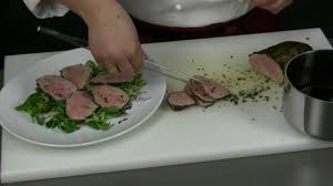 Olio extravergine di oliva poca farina aceto balsamico sale. Filetto Di Maiale Alle Erbe Con Aceto Balsamico Youtube