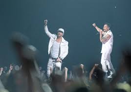 New kids on the block's official music video for 'step by step'. Nkotb Woo Fans With Crowd Pleasing Performance On Mixtape Tour Pittsburgh Post Gazette