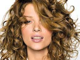 L’importante è che il ciuffo laterale ci sia! Come Fare Ciuffo Laterale Capelli Ricci Donne Magazine