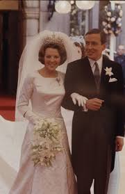 Du bist auf der suche nach dem idealen brautkleid? 320 Adel Ideen In 2021 Royale Hochzeiten Hochzeit Braut