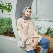 Di era modern ini banyak beberapa perkembangan perkembangan di dunia fashion modern termasuk. Model Baju Wanita Terbaru 2018 Atasan Kekinian Keren Modis Sip01