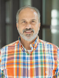 How to become a tour guide or real estate agent in Italy?