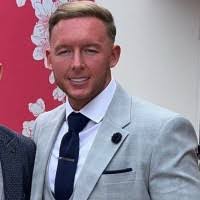 Lee Hardman's Instagram, Twitter & Facebook