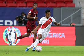 Pedro gallese, aldo corzo, christian ramos, alexander callens, miguel trauco, yoshimar yotún, sergio peña. Sxzbe1ljeps7xm