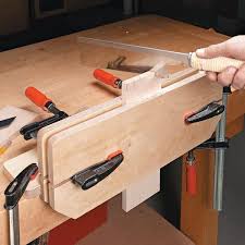 For the 'head' of the lead screw, i need stock that is 3″ thick and i glued two pieces of 2″ x 4″ together to make the part: Easy To Build Vise Strong Simple Design Strong Holds Parts At A Comfortable Height Woodworking Diy Woodworking Woodworking Workshop