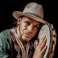 Born in Medicine Hat, Alberta, Kumiko Sakamoto is a devoted performer,  chamber musician, and pedagogue. Her commitment to fostering human  connection through art has led Kumiko to pursue a richly diverse career