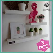 Untuk rak lama di ruang tamu tidak digunakan, orang memasang dinding dan kabinet untuk menyimpan benda dan unsur hiasan. Hiasan Rak Dinding Ruang Tamu Minimalis Set Isi 3 Pcs Murah Ukuran 30 30 60 Cm Rak Minimalis Tempel Dinding Rak Dinding Kayu Minimalis Rak Vintage Dinding Rak Dinding Estetik Rak Dinding Aesthetik Serbaguna