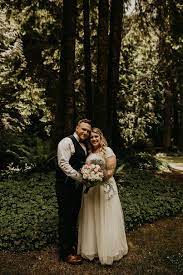 Taylor And Nolan Had Their Intimate Forest Wedding At Shangri La On The Green In Enumclaw Wa Th Forest Wedding Intimate Wedding Photographer Intimate Wedding