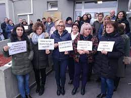 Check spelling or type a new query. Ce Salarii Au AngajaÈii Din Apia Care ProtesteazÄ Din Cauza ScÄderii Sporurilor Document Dcnews
