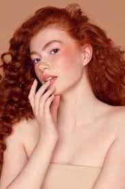 Holly Strachan's Instagram, Twitter & Facebook