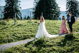 Diesen besonderen anlass sollte man mit einem ganz besonderen glückwunsch würdigen. Hochzeit Im Toggenburg Chantal Thomas Daniela Huber Fotografie