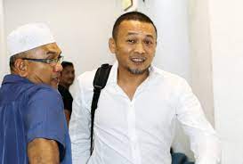 Hari ini dunia hiburan dikejutkan dengan berita suami ziana zain, armin zaharin ditahan kerana memukul anaknya. Kes Suami Ziana Zain Pukul Anak Ditangguh