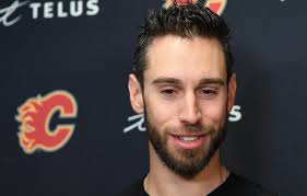 I GOT MARKY..... about time I get a Flames card, Captain is