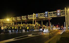 Maybe you would like to learn more about one of these? En Seine Et Marne Les Peages Victimes Collaterales Du Mouvement Des Gilets Jaunes Le Parisien