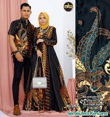 Kemeja batik semi sutra silky material semi sutra silky karateristik bahan jatuh, jadi tak perlu disetrika sudah rapi terdapat furing didalamnya jadi ter perlu khawatir nrawang size m, l, xl lingkar dada m : Couple Gamis Batik Semi Sutra Fesyen Wanita Muslim Fashion Lainnya Di Carousell