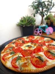 Tarte Fine Tomates Mozzarella Et Basilic Tarte Fine Tomates Tarte Tomate Mozzarella Recettes De Cuisine