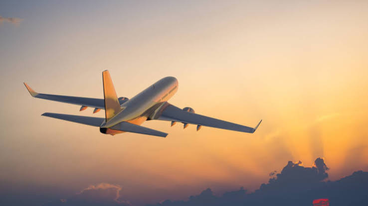 Consejos para viajar en avión: Cómo ahorrar y qué comer
