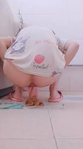 Girl desperately shits on floor - ThisVid.com