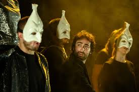 La regia è di liv ferracchiati, con cui ho fondato, insieme ad altri otto, la compagnia the baby si chiude con platonov di cechov, per la regia di liv ferracchiati, venerdì 11 dicembre ore 21. Commedia Con Schianto Struttura Di Un Fallimento Tragico 2019 Romaeuropa