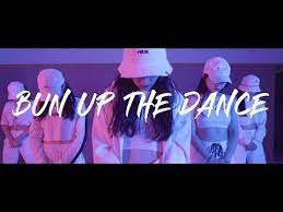 Wattpad فتاة عربية تسافر كوريا و فجأة تصبح ايدول في فرقة بنات كورية في شركة بيق هيت و من هنا Choreography Dance Dance Choreography Videos Dance Choreography