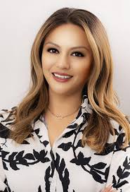 Lourdes Mendoza's Instagram, Twitter & Facebook