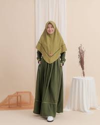 Keseharian remaja yang begitu padat dengan berbagai aktivitas membuat mereka menyukai baju muslim yang terkesan tidak ribet, simpel namun penampilan mereka dapat terlihat modis, gaul dan. 50 Model Gamis Remaja Kekinian Terbaru 2021
