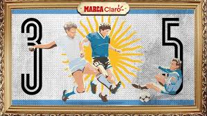 Argentinos celebran el 35.º aniversario del 'gol del siglo' de diego armado maradona, buenos aires, 22 de junio de 2021.agustin marcarian / reuters. Cxp7pfgxwcxo9m