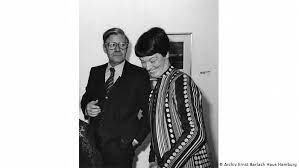 Hannelore schmidt erzählt aus ihrem. Kanzlers Kunst Was Helmut Und Loki Schmidt Sammelten Kunst Dw 04 10 2020