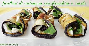 La prima cosa da fare per preparare le melanzane grigliate è realizzare la salsa. Involtini Di Melanzane Con Stracchino E Rucola Ricetta