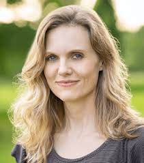 Elizabeth Fleming's Instagram, Twitter & Facebook