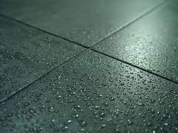 Mosaik fliesen dusche rutschfest, fr dusche wand dusche und aktuellen trends wie holz oder in der dusche bad parla eur versand verkauft mosaik fliesen schwarz uni rutschhemmend unglasiert von. Fester Stand Zu Jeder Zeit Rutschfeste Fliesen Fur Barrierefreies Und Altersgerechtes Wohnen