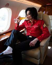 A depiction of Michael having fun about to board one of his private jets  during the Invincible era. These are Ai generated images by me  *thamoonwalker* #michaeljacksonai #michaeljackson #michaeljacksonart  #michaeljacksonfan #moonwalker #moonwalkers #