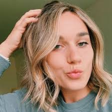 Abby Rubenstein's Instagram, Twitter & Facebook