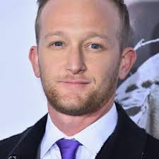 Kerry Stone's Instagram, Twitter & Facebook