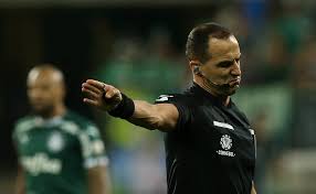 Ostojich , 2013 yılında uruguay'daki primera división'da görev yapmaya başladı. Conmebol Define Arbitro Uruguaio Para Palmeiras X River Plate Verdazzo