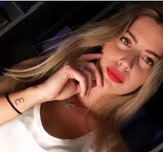 Cầu thủ 14 tuổi tụt quần thách thức nữ trọng tài xinh đẹp