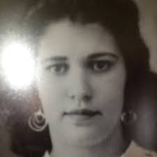 Doña Dominga Sánchez, mi Guelita. La mujer más hermosa, impecable, propia y  educada. Su nombre era sinónimo de respeto, su voz dulce y pasiva. Recuerdo  cómo me llamaba amore. Cocinaba cómo una